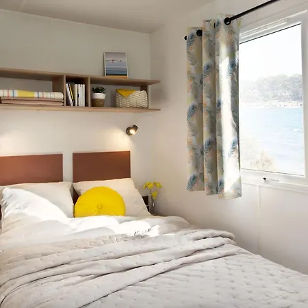 Campingplatz De Graniers 3*