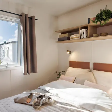 Campingplatz De Graniers 3*