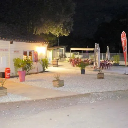 Campingplatz De Graniers 3*