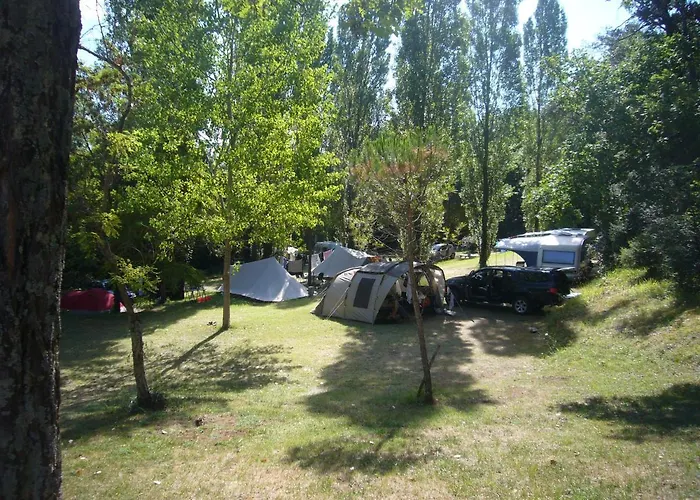 אתר קמפינג De Graniers 3*