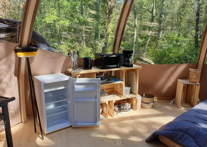 אתר קמפינג De Graniers 3*