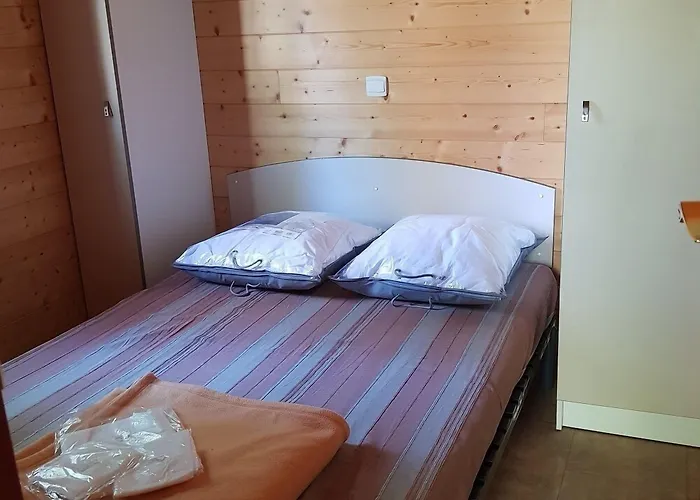 אתר קמפינג De Graniers 3*